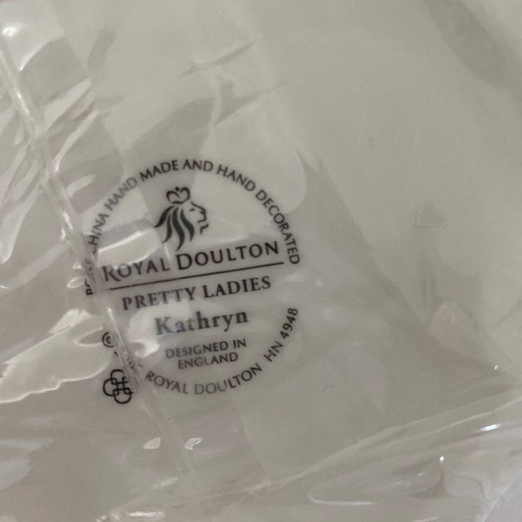 Royal Doulton mini pretty lady figurine ‘Kathyrne ‘ - Picture 1 of 4